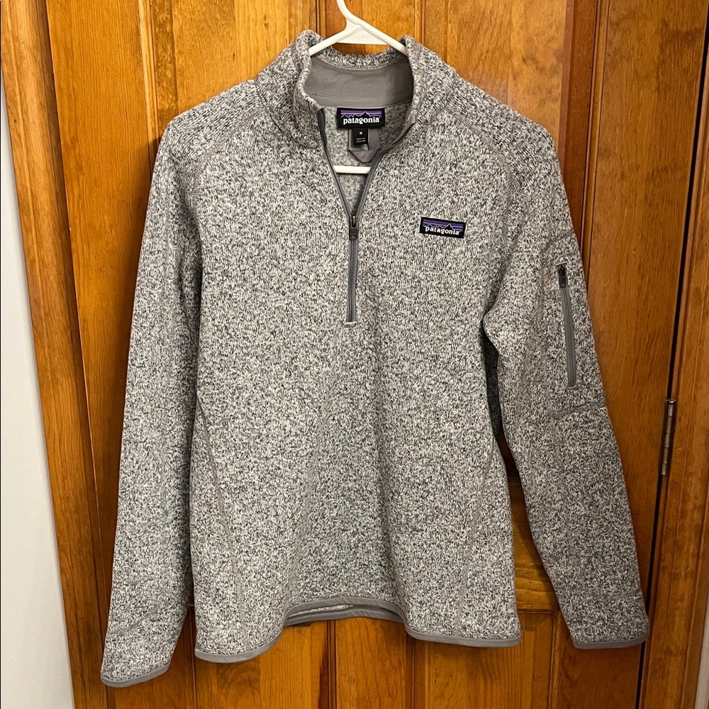 A Patagonia fleece in excellent condition! Never worn. Only tried on for size.